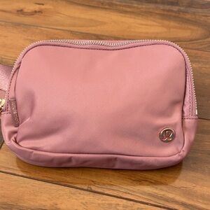 Lululemon Everywhere Belt Bag in Spiced Chai/Rose Good 1L